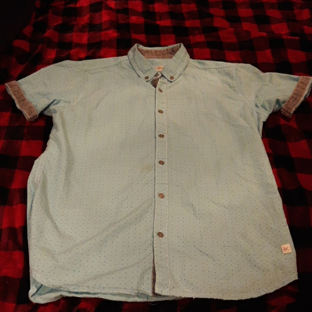 Short sleeve button up